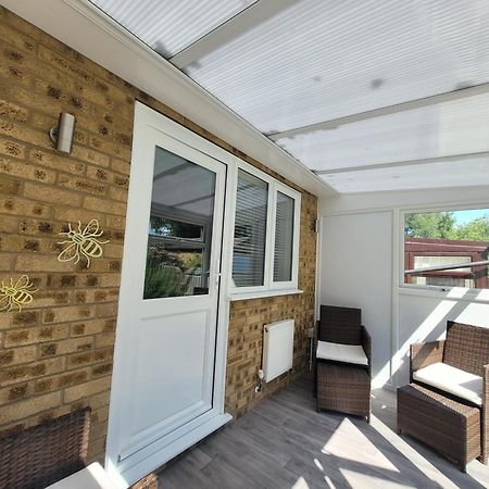 Bumblebee Bungalow - With Separate Office And Gaming Space By Catchpole Stays 콜체스터 외부 사진