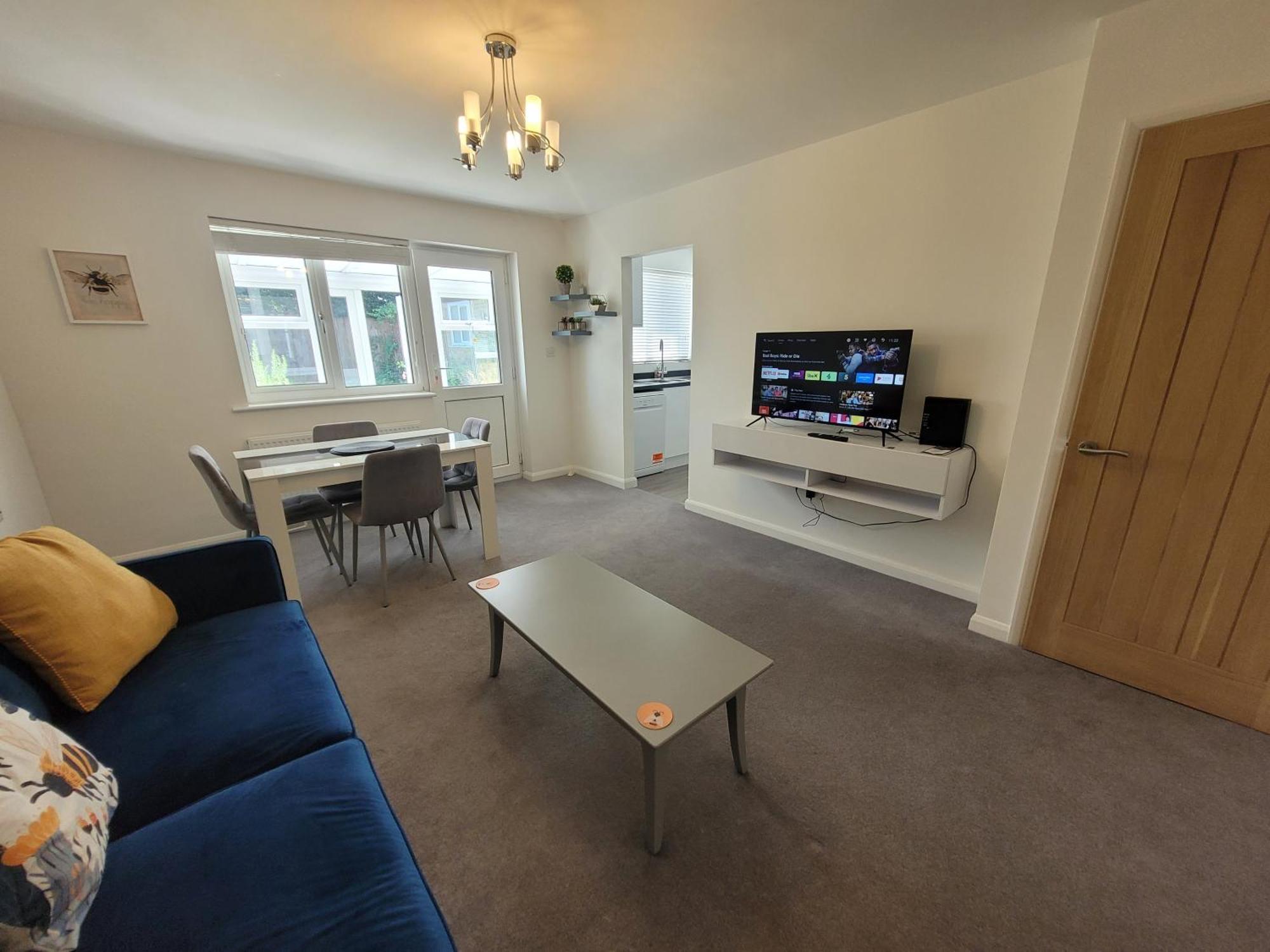 Bumblebee Bungalow - With Separate Office And Gaming Space By Catchpole Stays 콜체스터 외부 사진