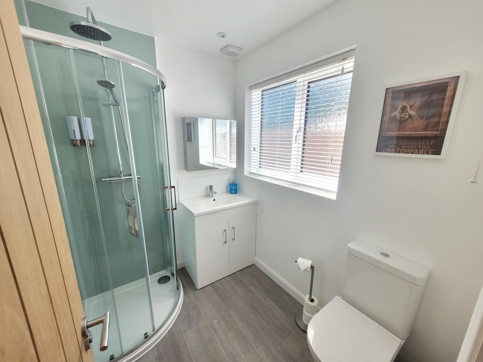 Bumblebee Bungalow - With Separate Office And Gaming Space By Catchpole Stays 콜체스터 외부 사진