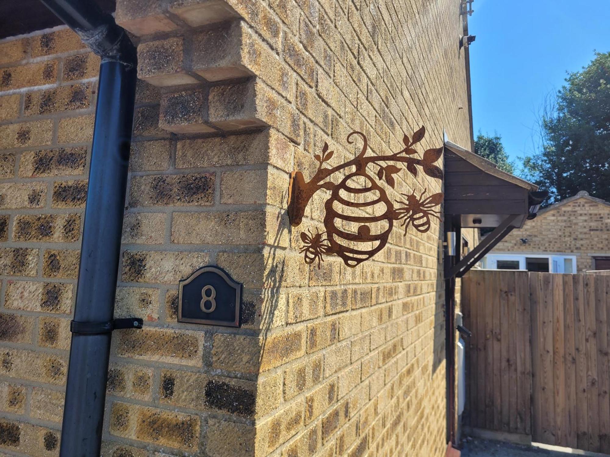 Bumblebee Bungalow - With Separate Office And Gaming Space By Catchpole Stays 콜체스터 외부 사진