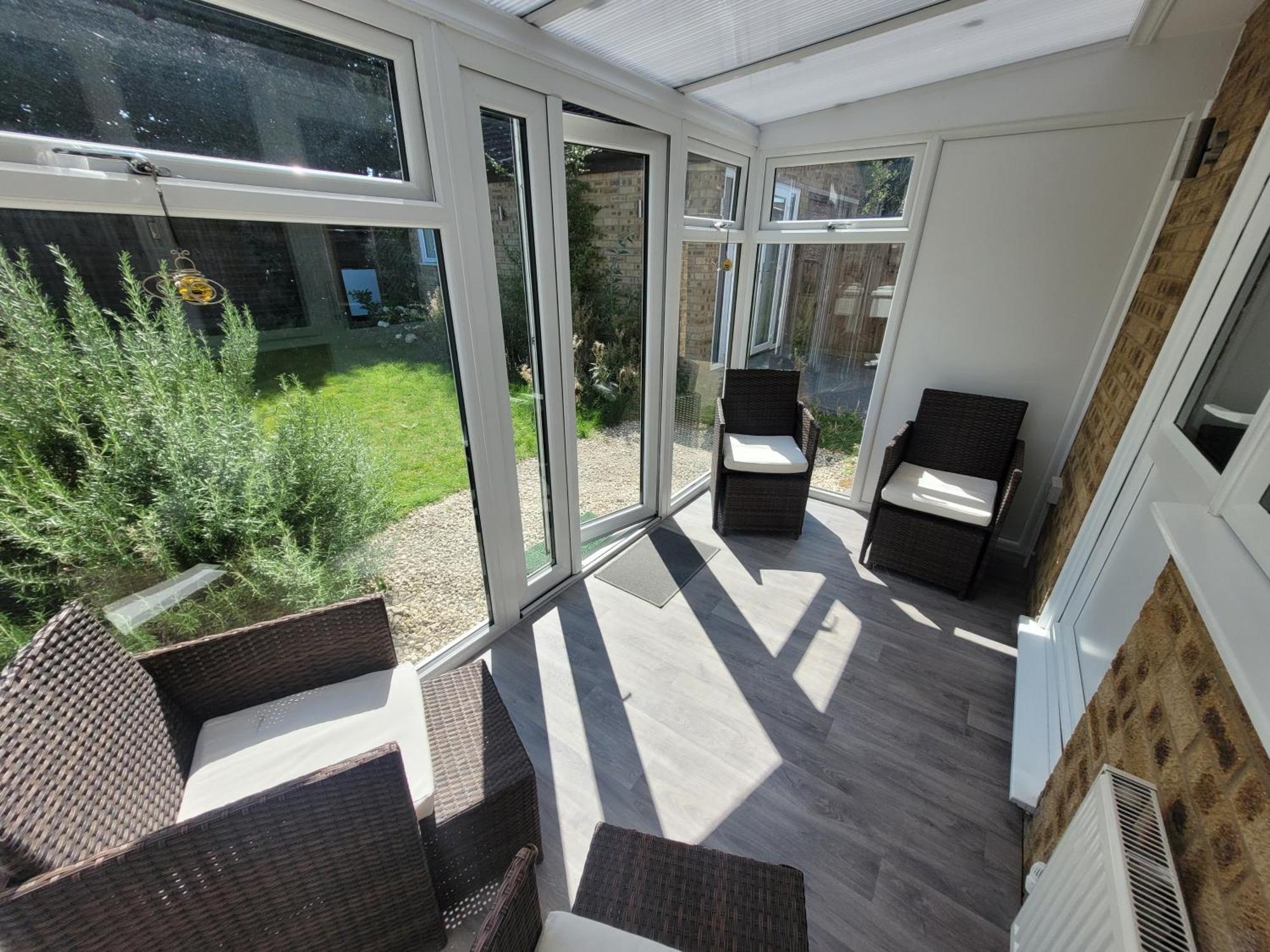 Bumblebee Bungalow - With Separate Office And Gaming Space By Catchpole Stays 콜체스터 외부 사진
