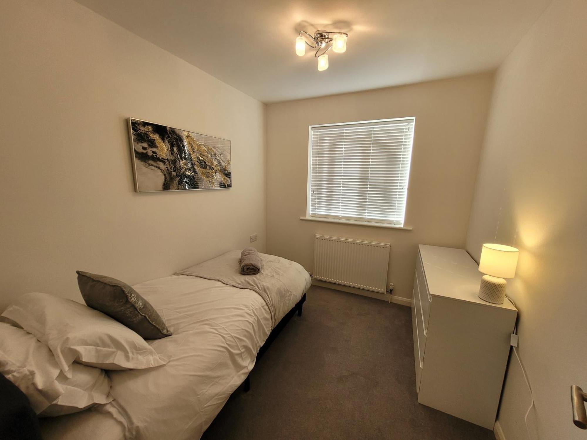 Bumblebee Bungalow - With Separate Office And Gaming Space By Catchpole Stays 콜체스터 외부 사진